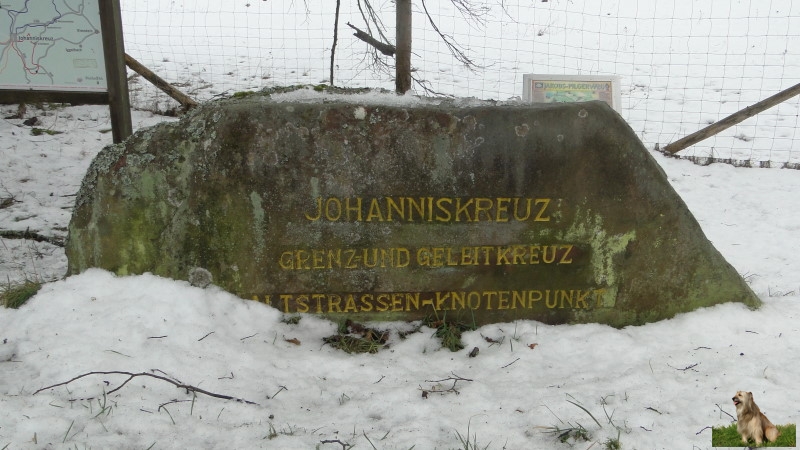 Ritterstein Nr. 111-3a Johanniskreuz Grenz- und Geleitkreuz Altstraßen-Knotenpunkt.JPG - Ritterstein Nr.111 Johanniskreuz Grenz- und Geleitkreuz Altstraßen-Knotenpunkt                               